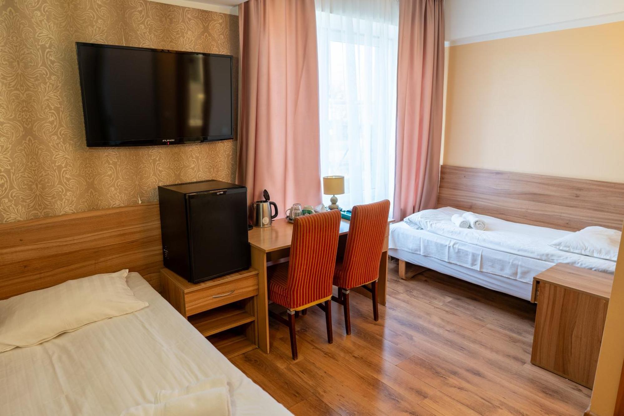 Viesbutis Banga Hotel Taurage Exterior photo