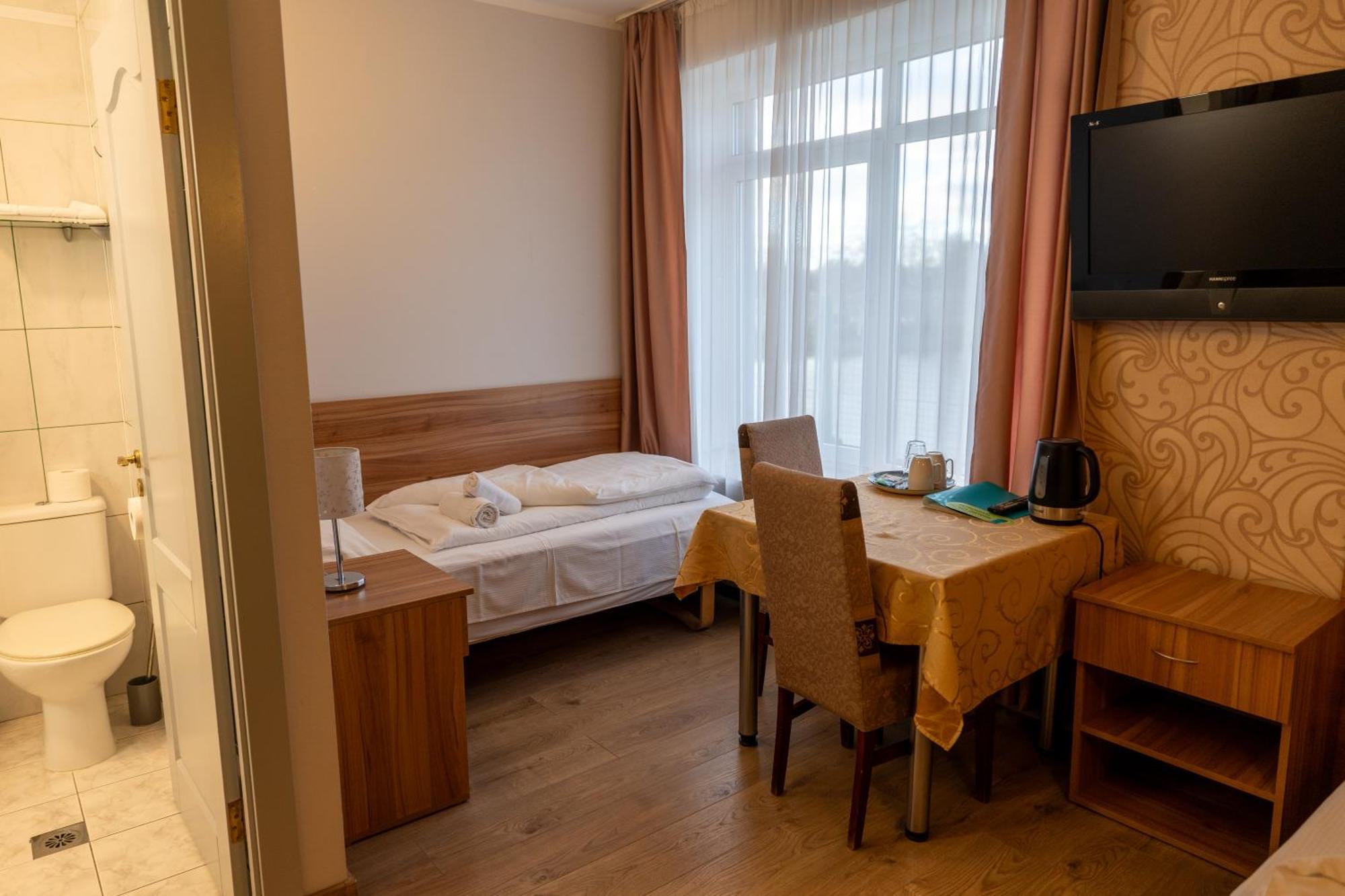 Viesbutis Banga Hotel Taurage Exterior photo
