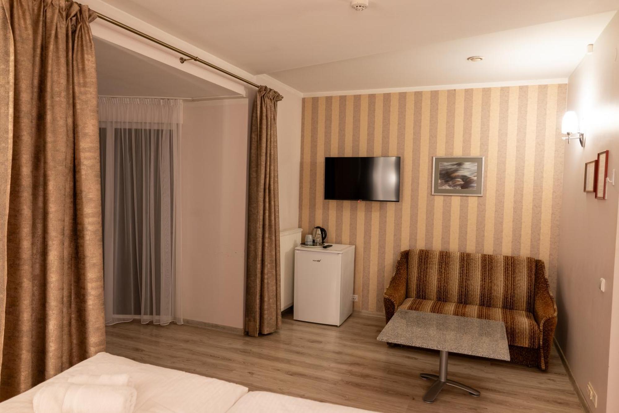 Viesbutis Banga Hotel Taurage Exterior photo