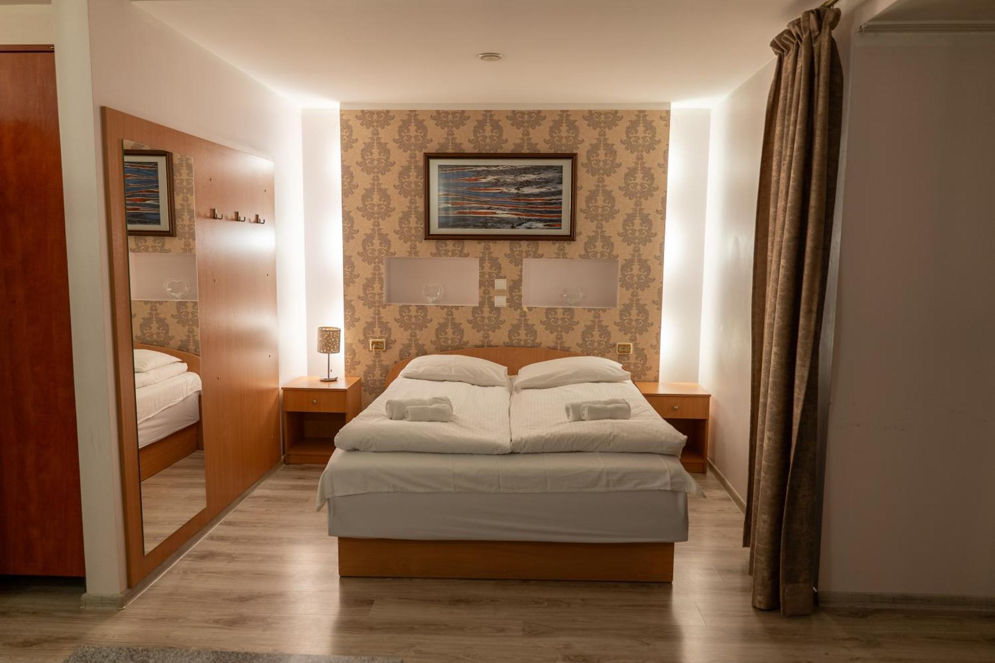 Viesbutis Banga Hotel Taurage Exterior photo